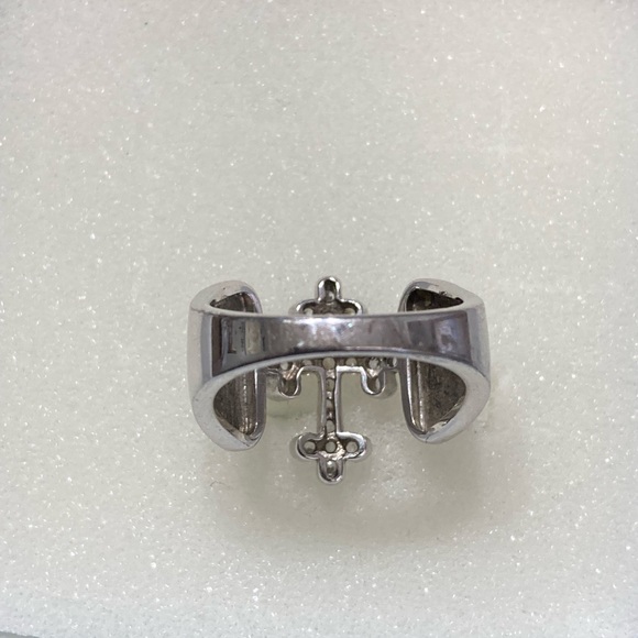 Women’s Stainless steel with cubic zirconia stones cross ring . Size 6 - Picture 5 of 6